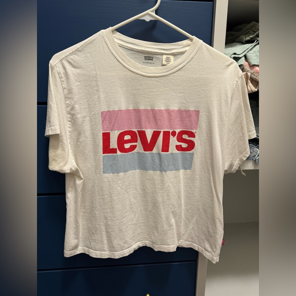 Levi’s Cropped Tee